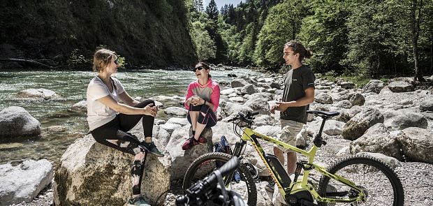 Explore the area on two wheels 