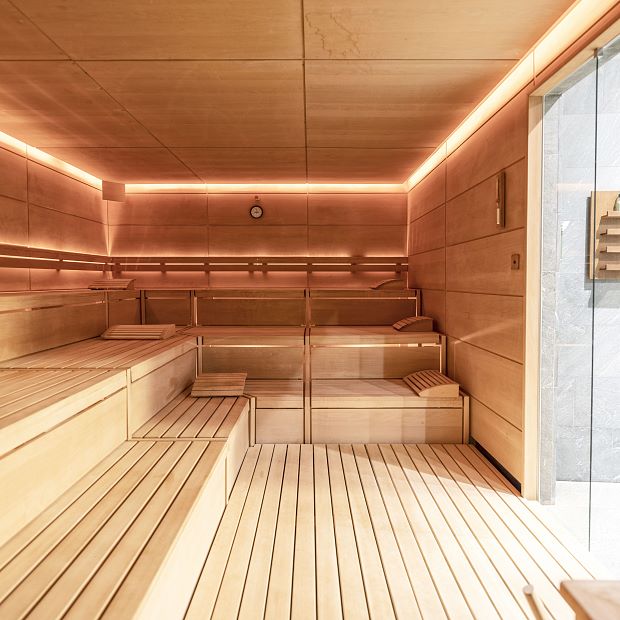 Exklusiv gestalteter Saunabereich